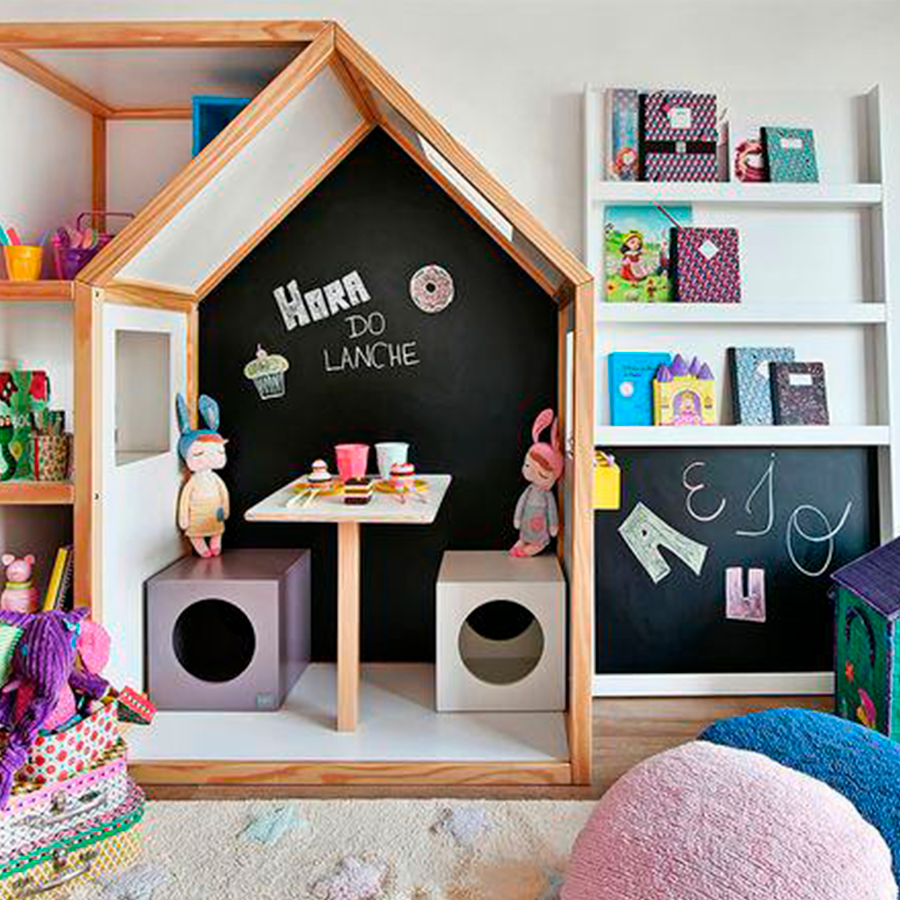 Fotografia de quarto infantil com decoração educativa